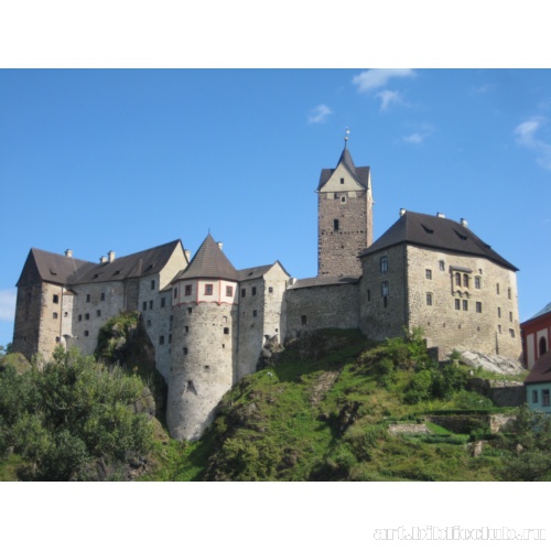 Замок Локет. Вид со стороны реки