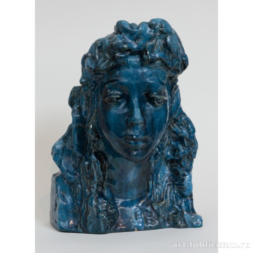 Декоративная скульптура «Девушка в венке»