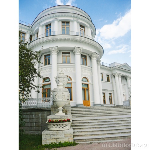 Фрагмент фасада со стороны Средней Невки