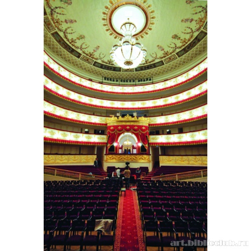 Фрагмент интерьера зрительного зала театра