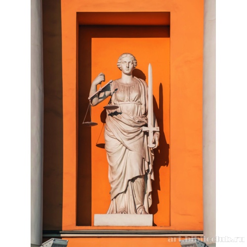 Скульптура богини правосудия