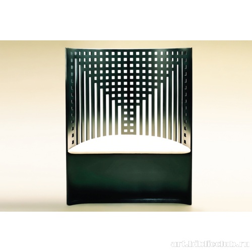 Копия стула из Ивовых чайных комнат, выполненная миланской фабрикой «Кассина»