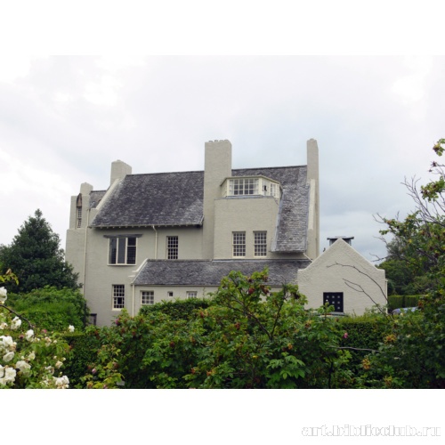 Восточный фасад