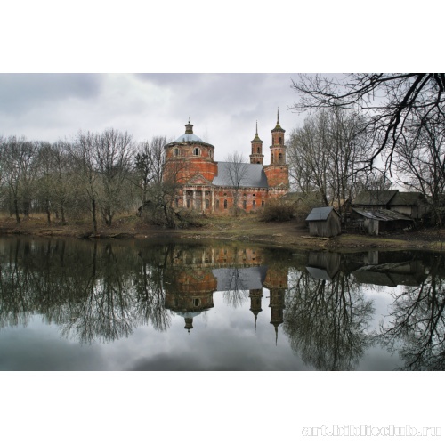 Владимирский храм в усадьбе Баловнево в Липецкой области. Северный фасад