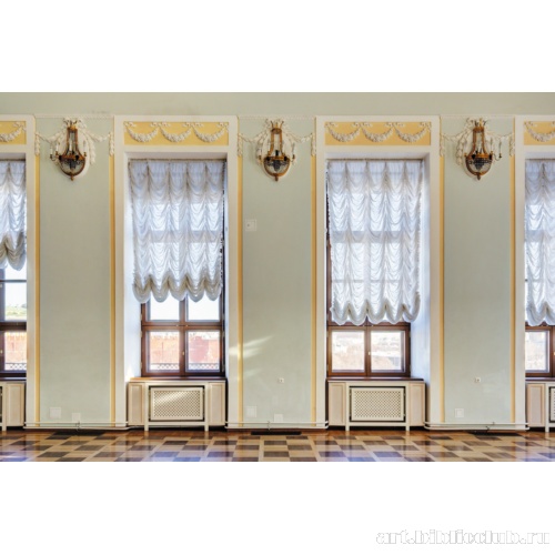 Фрагмент оформления окна Большого зала