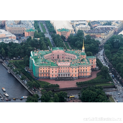 Вид с высоты птичьего полета на Михайловский замок