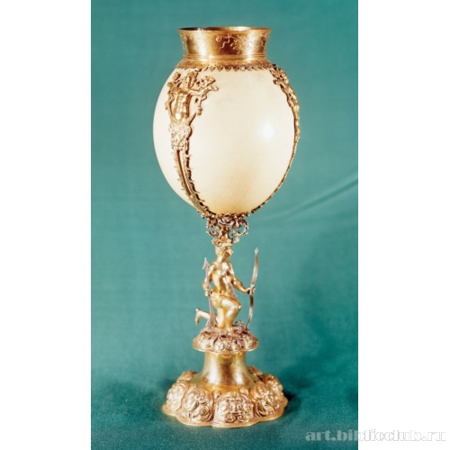 Кубок из страусового яйца