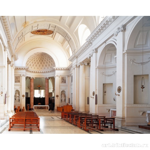 Интерьер церкви Санта-Сколастика в Субиако