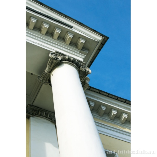 Фрагмент ордерной композиции главного фасада