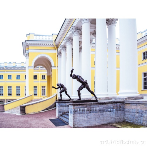 Вход на террасу дворца