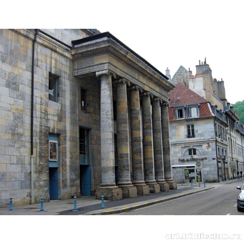 Ионический портик фасада