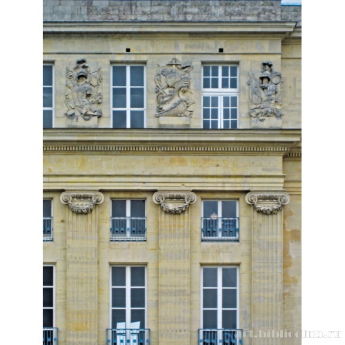 Деталь фасада со стороны парка