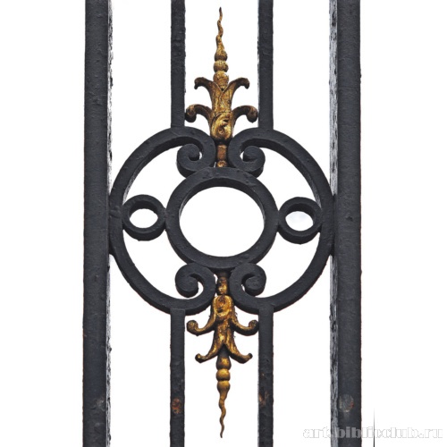 Деталь решетки парка Монсо