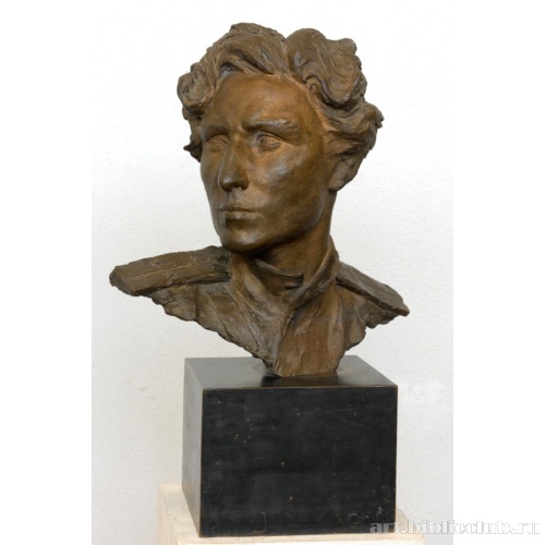 Портрет летчицы Екатерины Будановой