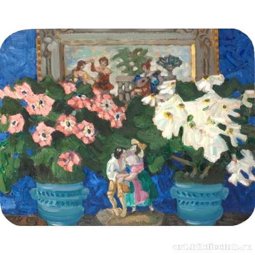 Цветы и статуэтка