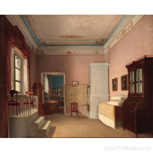 Комната со ступенчатым помостом перед окном