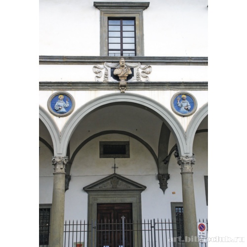 Центральная часть фасада. Главный вход