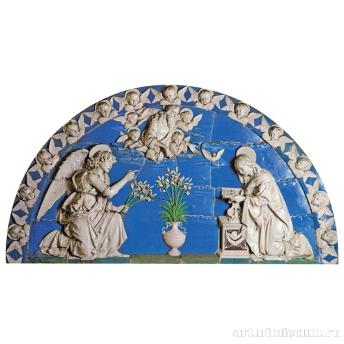 Тимпан с майоликовым изображением сцены Благовещения
