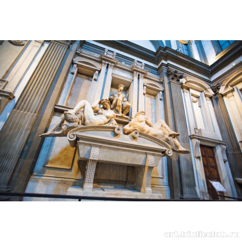 Гробница Джулиано Медичи в Новой сакристии