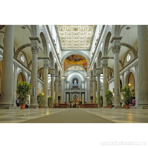 Вид на алтарь церкви Сан-Лоренцо