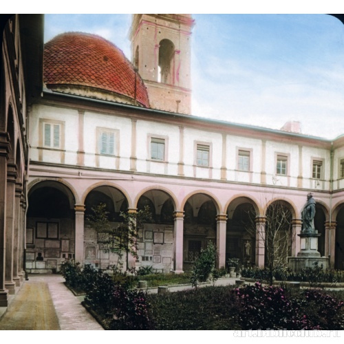 Внутренний двор (клуатр)