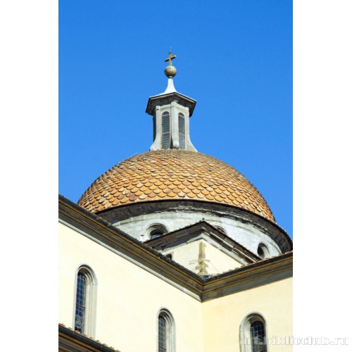 Сферический купол, увенчанный фонариком