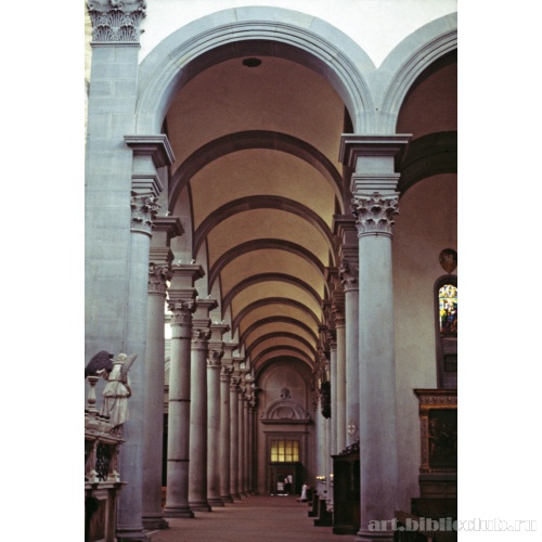 Боковой неф, перекрытый рядом парусных сводов, выстраивающихся в анфиладу
