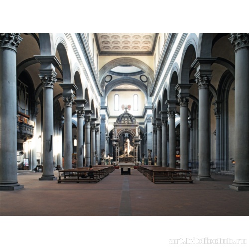 Вид на главный восточный алтарь из центрального нефа