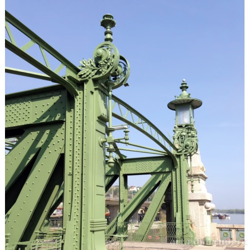 Нуссдорфский шлюз на Дунайском канале. Декорация металлоконструкций моста над шлюзом