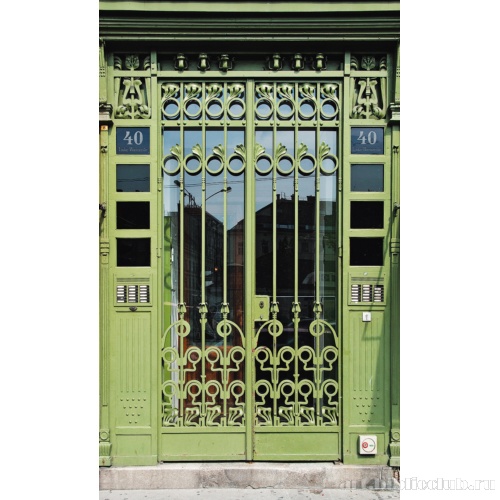 Входные двери парадного подъезда