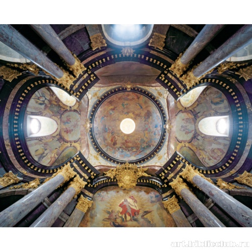 Вид из центра капеллы на своды