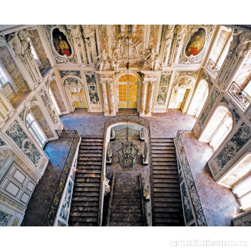 Вид на лестницу сверху