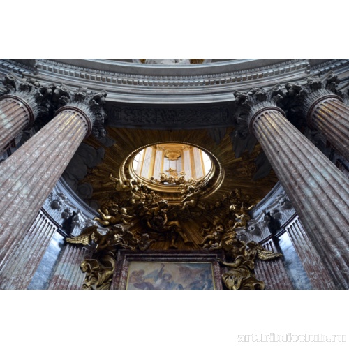 Скульптурное навершие главного алтаря