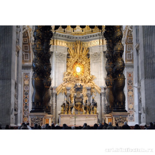 Кафедра апостола Петра в алтаре