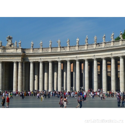 Скульптуры колоннад