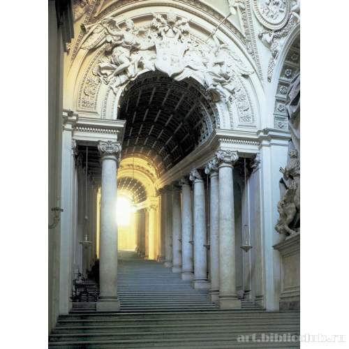 Скала Реджиа в ватиканском дворце. Вид снизу