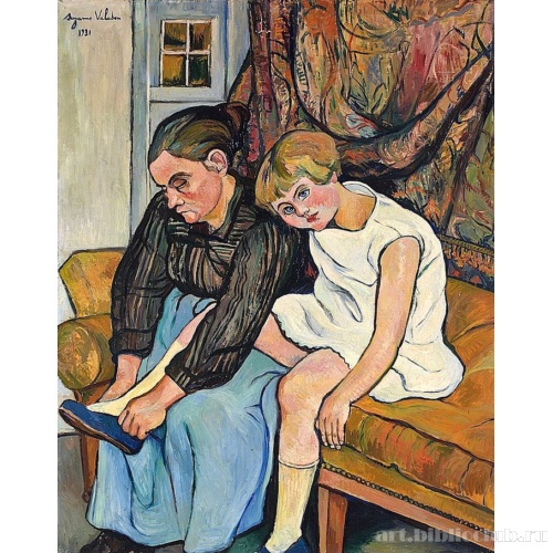 Бабушка, обувающая девочку