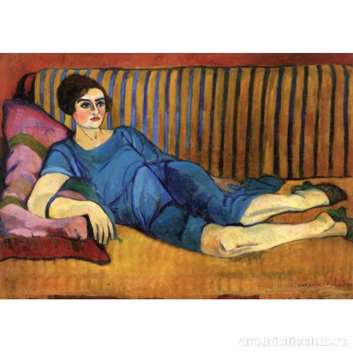 Женщина на диване