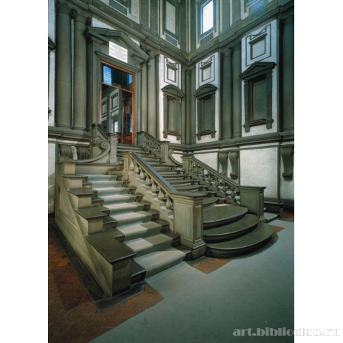 Лестница вестибюля