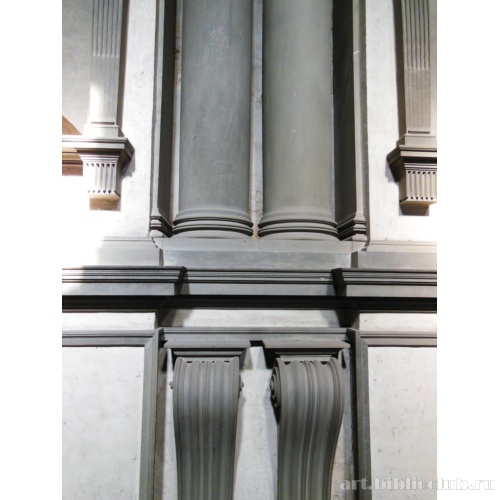 Фрагмент декора вестибюля. Сдвоенные колонки
