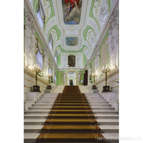 Парадная лестница особняка