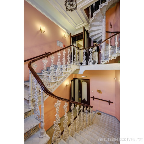 Чугунная служебная лестница особняка