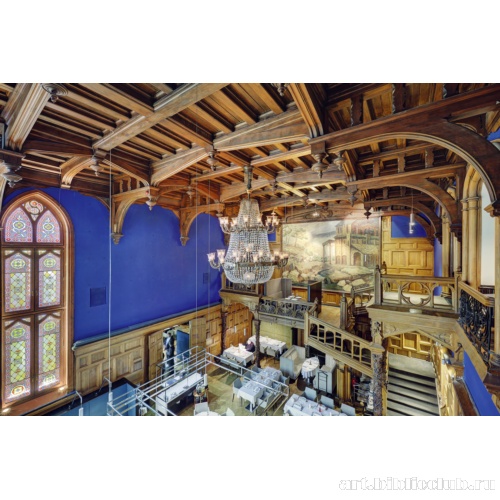 Вид Большого дубового зала с балкона второго этажа