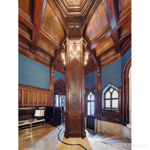 Парадная лестница особняка