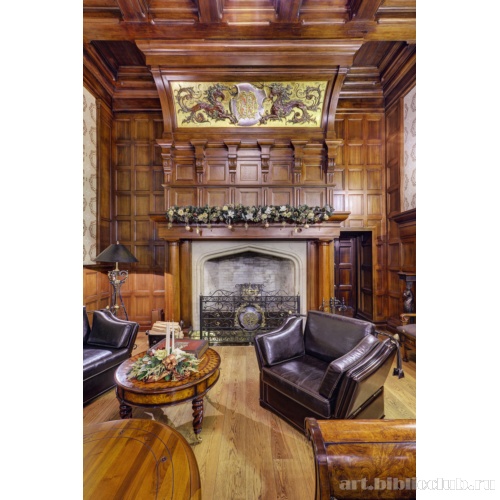 Камин в столовой