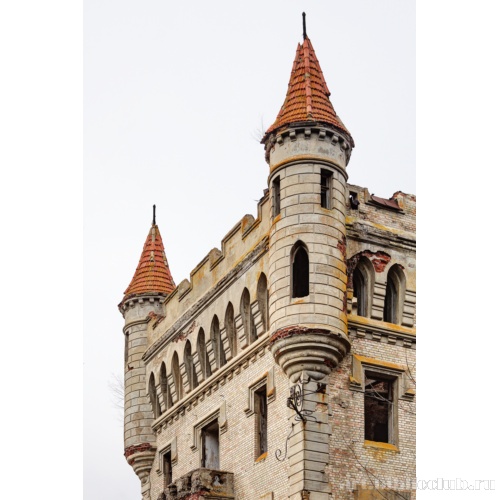 «Висячие» башенки восточной части «замка» В.С. Храповицкого