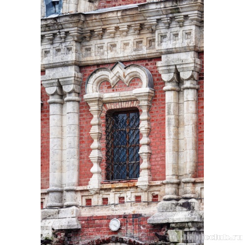 Наличник окна церкви