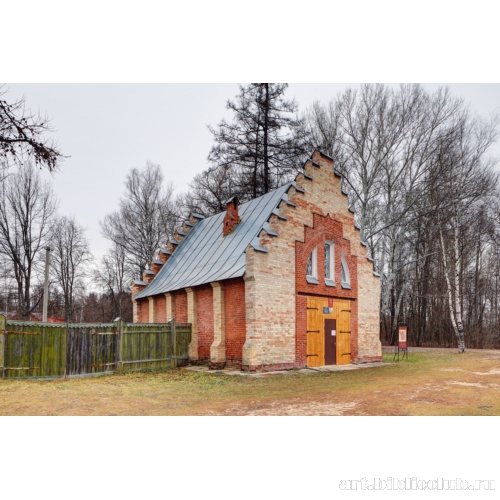 Лодочный сарай в парке Муромцева