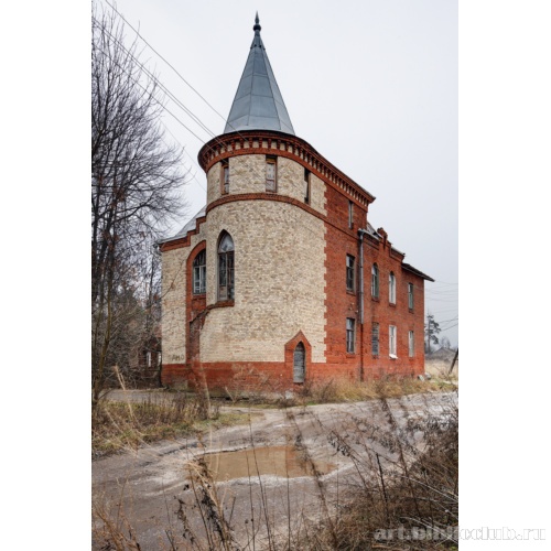 Хозяйственная постройка с башней в ансамбле конного двора