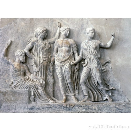 Рельеф с изображением Зевса, Лето, Аполлона и Артемиды